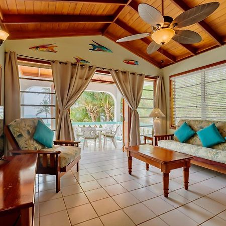 Coral Bay Villas 圣佩德罗 外观 照片