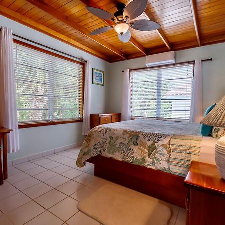 Coral Bay Villas 圣佩德罗 外观 照片