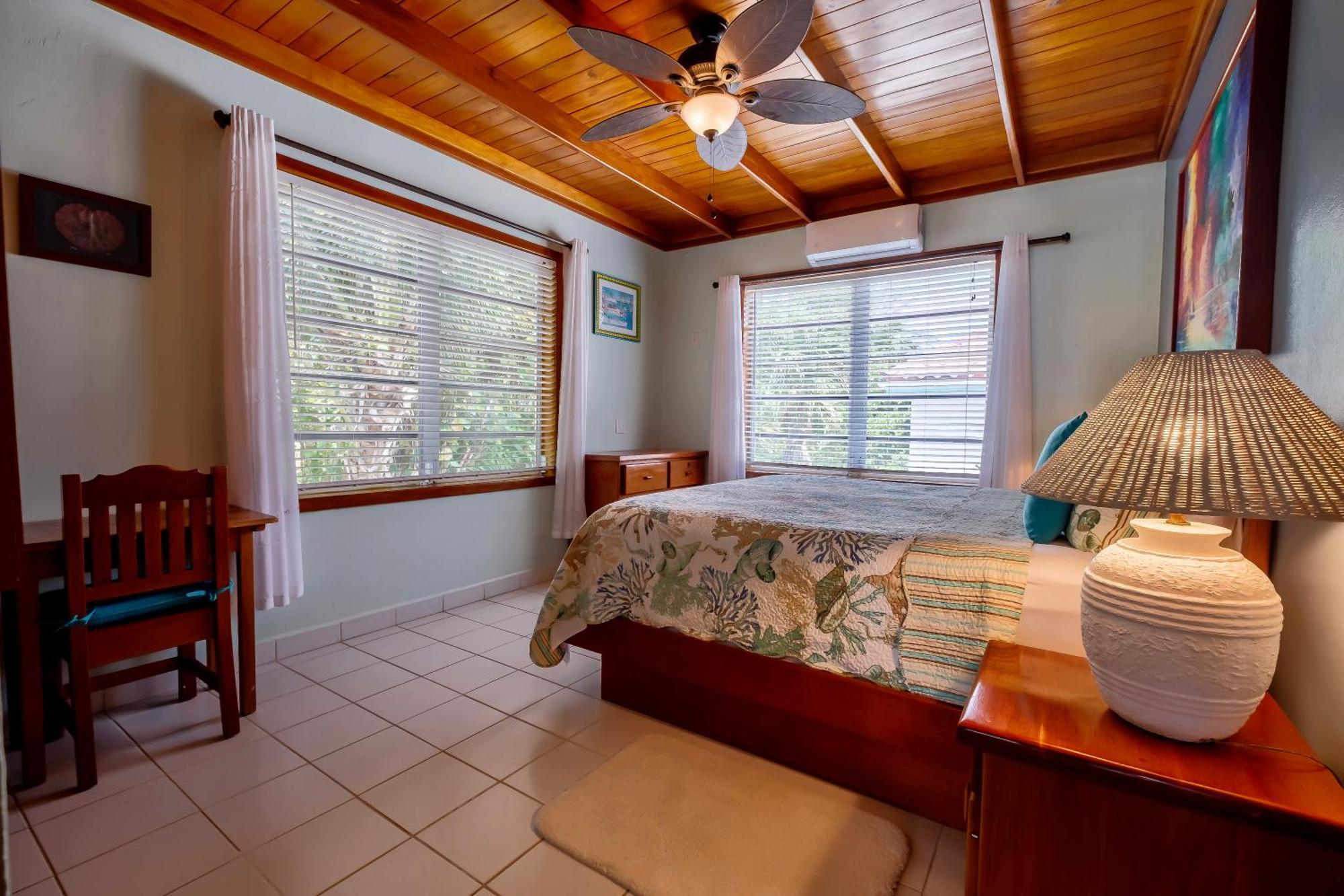 Coral Bay Villas 圣佩德罗 外观 照片